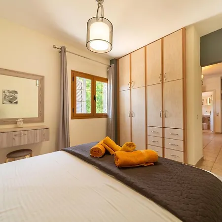 Helen's & Complex Skala (Kefalonia)