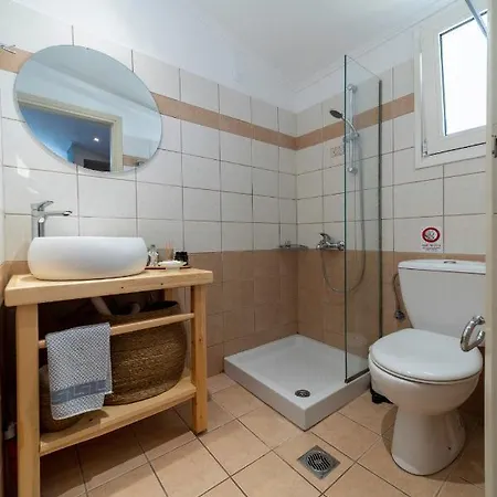 Helen's & Complex 3*